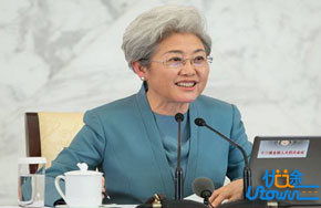 为何傅莹年过花甲，人们还称她为“女生”？