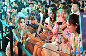 站在“十字路口”直播行业向左还是向右？