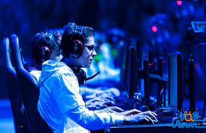 电竞行业日渐火爆，年轻男女蜂拥而入 顶尖选手/游戏主播年入最高破百万 