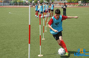 中考体育足球运球训练技巧与考试方法