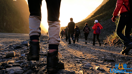 不知所措的时候，就朝着你喜欢的方向努力跨一步