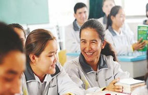 且末县与广东广雅中学共庆新疆内高班办班15周年