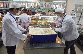 北师大“学生进后勤”实践活动：劳动也是学习