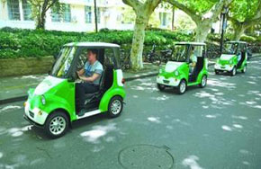 高清：校园微公交现身浙江大学 学生开车上课