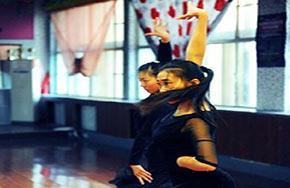 广州高中全开舞蹈戏剧课？家长忧美育课走形式增负担