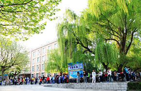 西安翻译学院晨读——“终南山下的天籁之音”