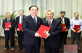 南京大学建校113周年 豪华阵容组建学术委员会