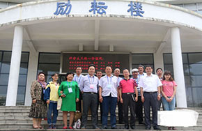 新疆内高、内职班学生家长代表走进广东玉岩中学(图)