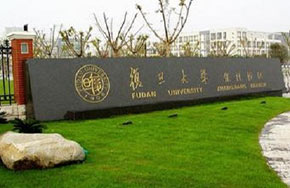 复旦大学：中外教授同上一门通识课