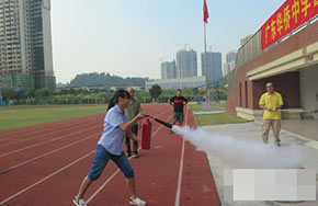 广东华侨中学举行2015后勤服务人员消防技能培训 